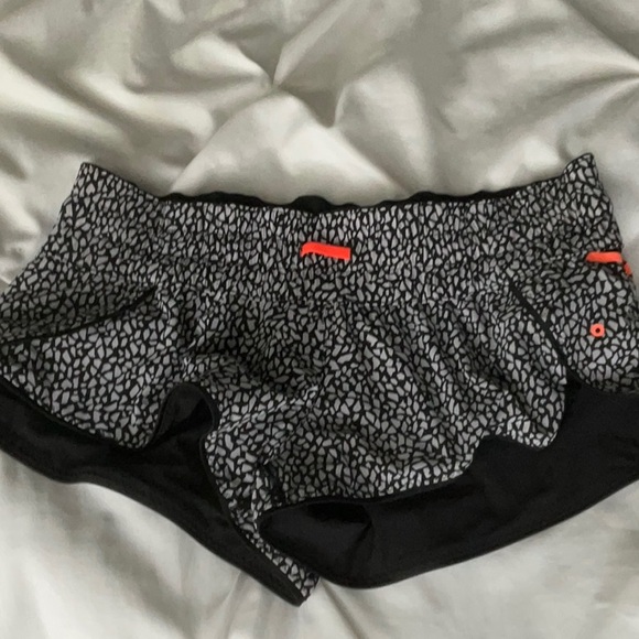 Lululemon athletica surf shorts ❤️ - Picture 3 of 4